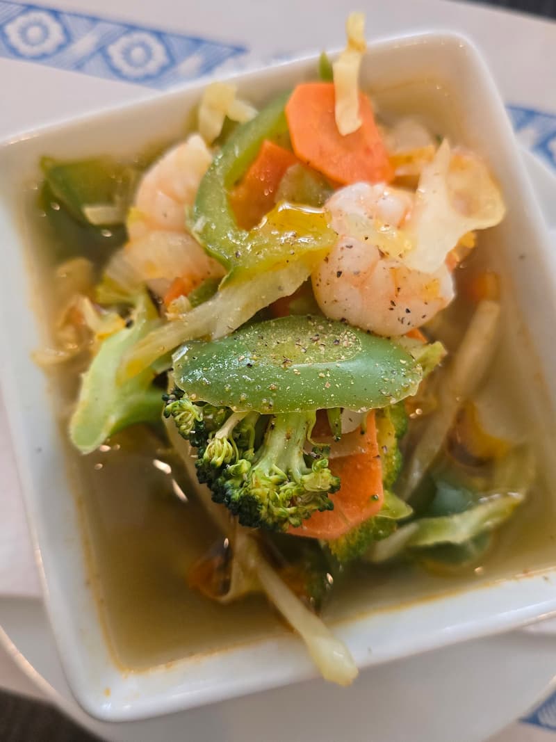 Stir-fried shrimp with vegetables